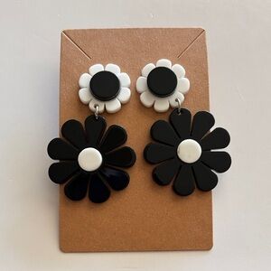 Fashion Jewelry Black and White Flower Earrings